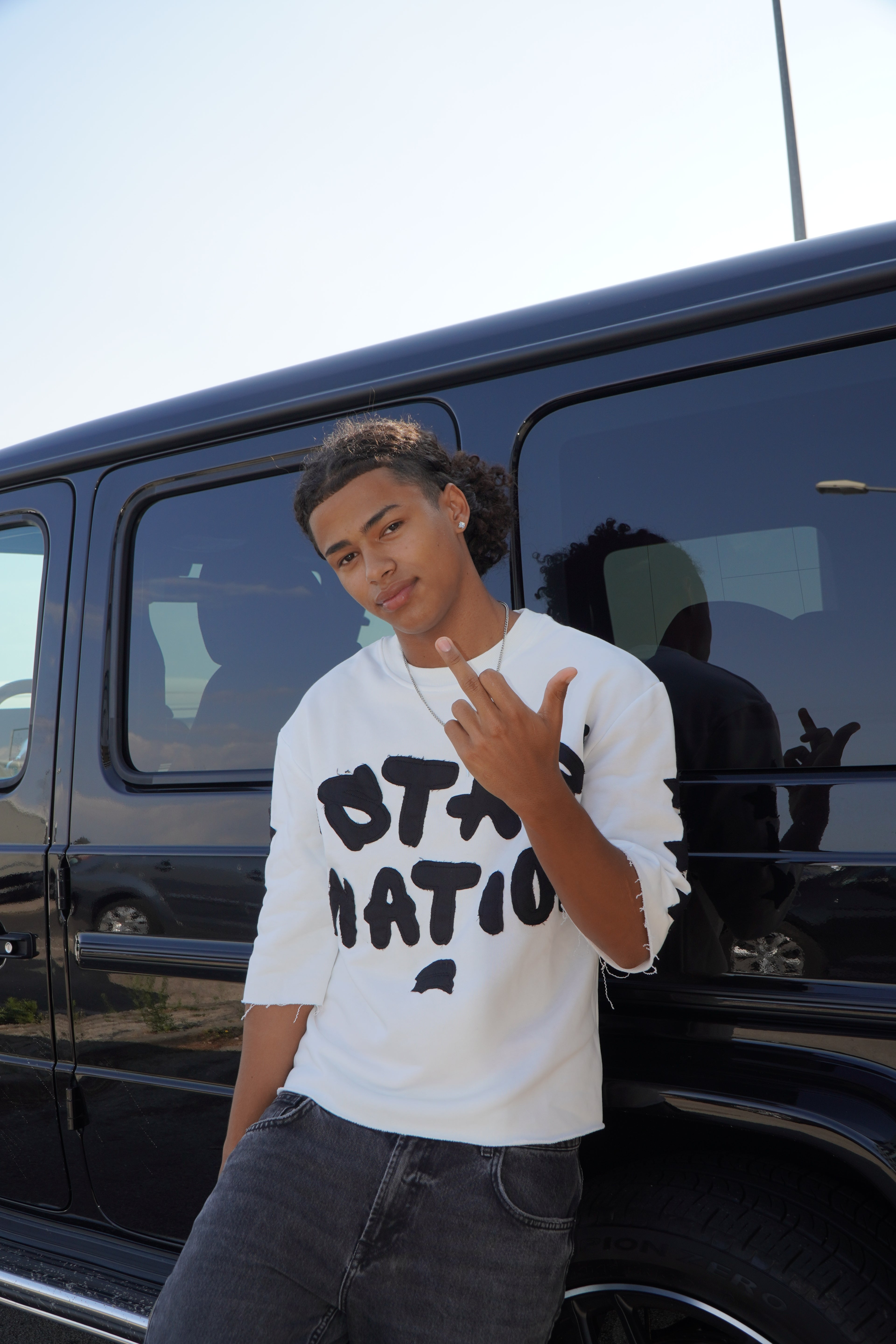 BLACK EMBROIDERED T-SHIRT